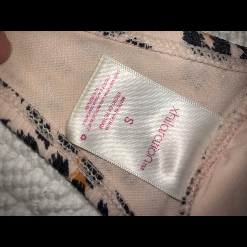 Target bathing suit top~ Size Small - Picture 6 of 6